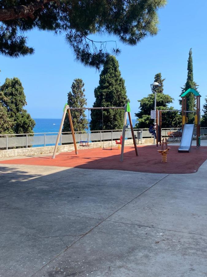 3 Bdrm Apart Near The Sea! Great For Kids! Arenys de Mar Exteriör bild
